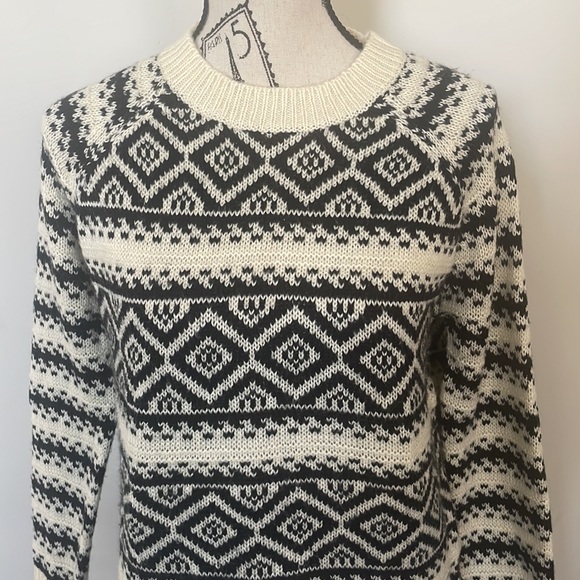 CUTE SKI WEEKEND SWEATER - Picture 2 of 6